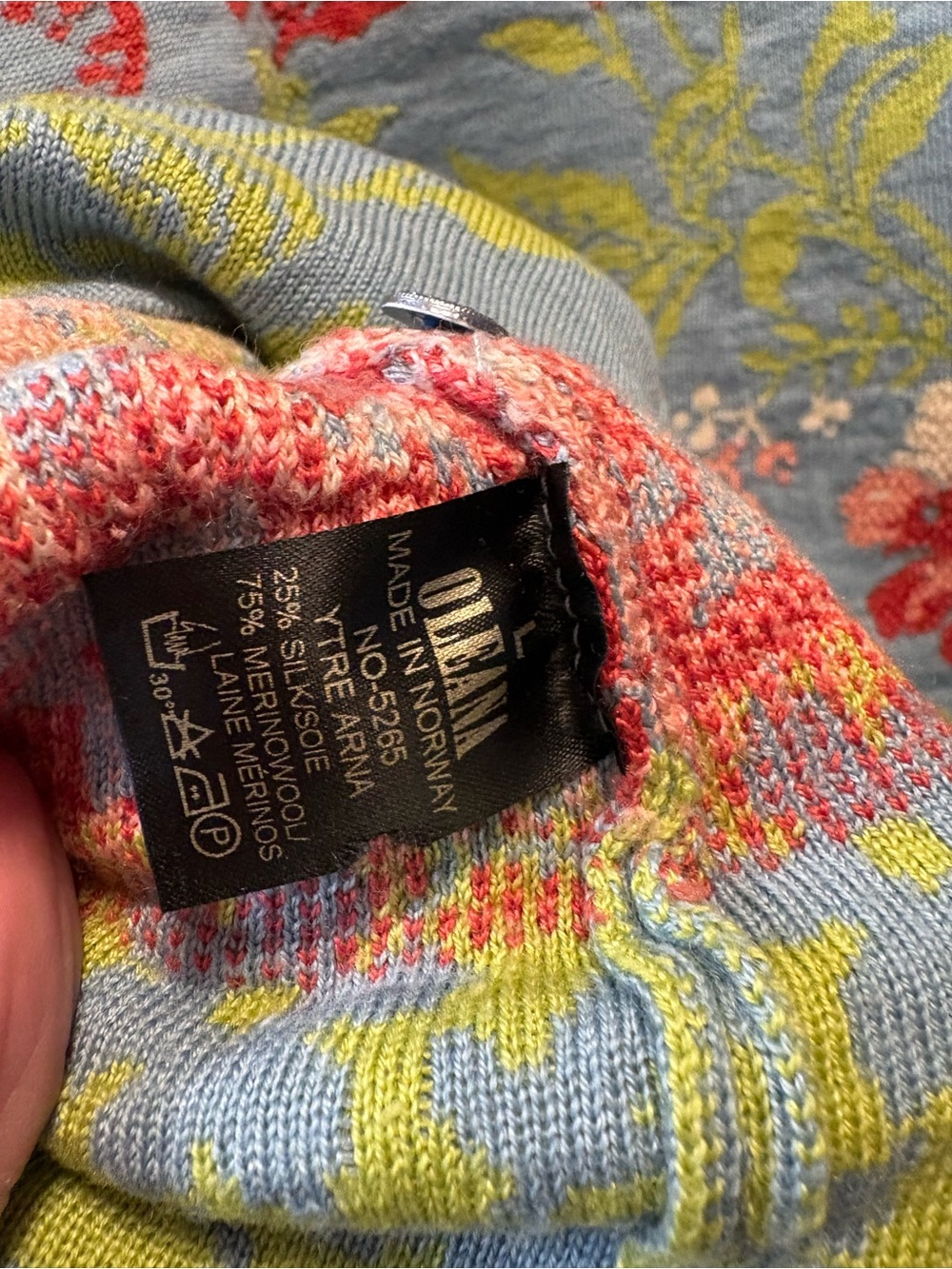 Oleana Silk Wool Sweater Beautiful Like New - Picture 7 of 8